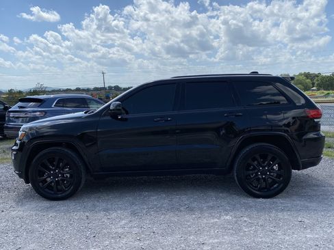 Used 2021 Jeep Grand Cherokee Laredo X AWD/4WD image 8