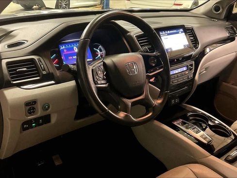 Used 2019 Honda Pilot Touring image 16