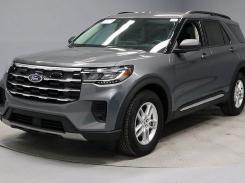 Certified 2025 Ford Explorer Active image 7