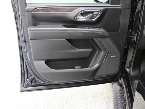 Used 2023 Chevrolet Tahoe Z71 w/ Z71 Off-Road Package AWD/4WD image 12