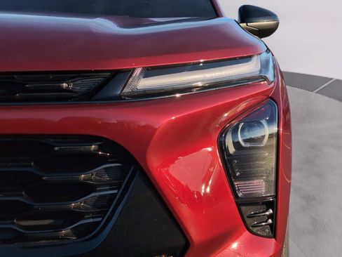 Used 2024 Chevrolet Trax ACTIV w/ Sunroof Package image 11