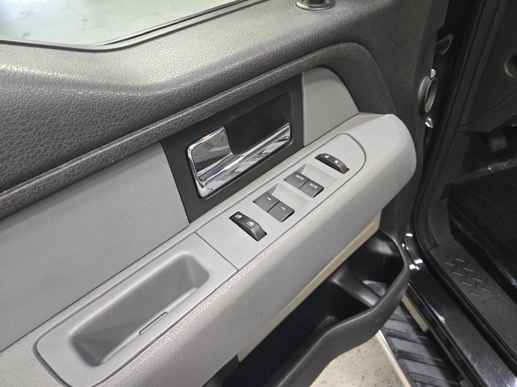 Used 2012 Ford F150 XLT w/ XLT Chrome Pkg AWD/4WD image 12