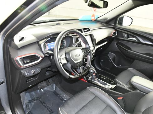 Used 2021 Chevrolet TrailBlazer RS w/ Sun and Liftgate Package image 2