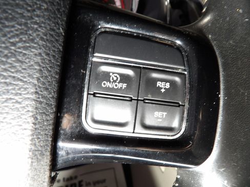Used 2019 Dodge Grand Caravan SXT FWD image 20