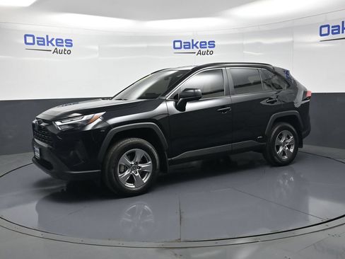 Used 2024 Toyota RAV4 LE AWD/4WD image 5