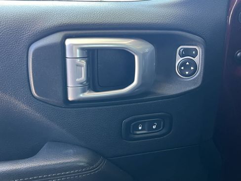 Used 2021 Jeep Wrangler Unlimited Sahara AWD/4WD image 13