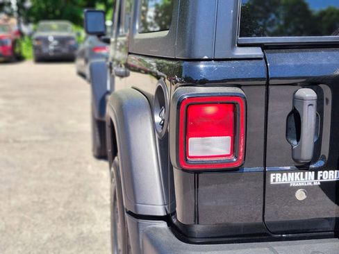 Used 2022 Jeep Wrangler Unlimited Sport AWD/4WD image 9