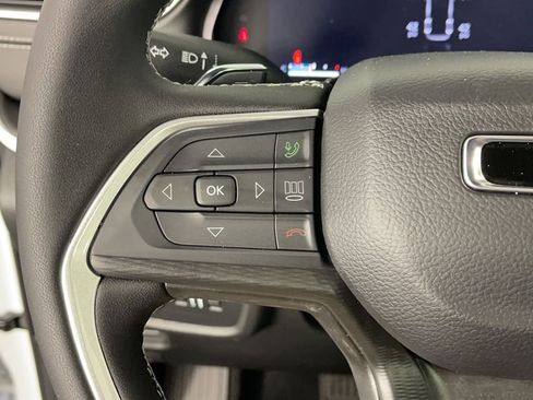 New 2025 Jeep Grand Cherokee L Laredo image 26