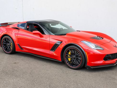 Used 2017 Chevrolet Corvette Z06 w/ Z07 Performance Package RWD image 42