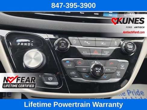 Used 2024 Chrysler Pacifica Touring-L FWD image 50