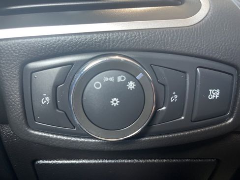Used 2021 Ford Edge SE image 19