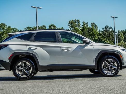 Certified 2025 Hyundai Tucson SEL AWD/4WD image 6
