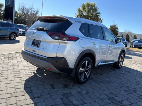 Used 2021 Nissan Rogue SL w/ Premium Package image 7