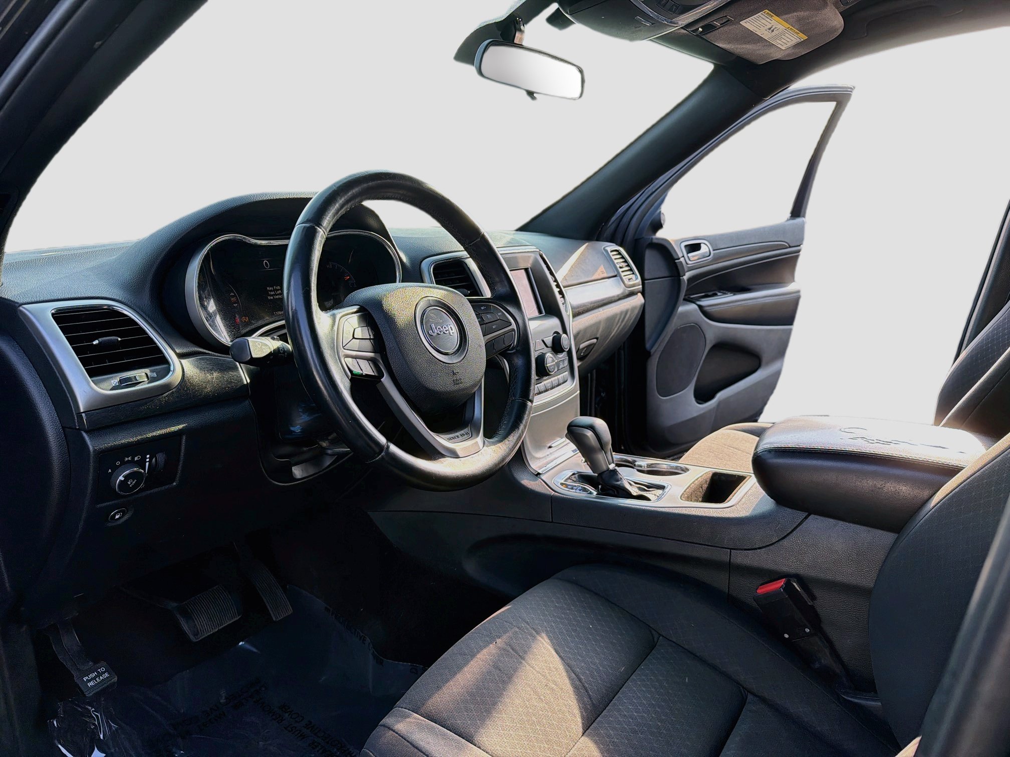 Used 2018 Jeep Grand Cherokee Laredo AWD/4WD image 10