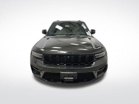 Used 2025 Jeep Grand Cherokee Limited w/ Luxury Tech Group II image 12