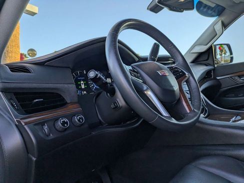 Used 2017 Cadillac Escalade ESV 4WD image 8