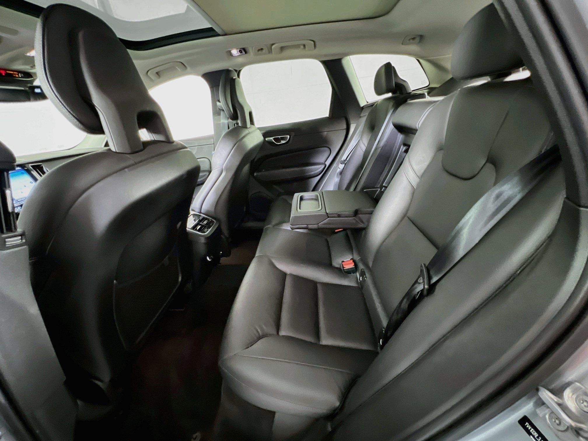 Used 2018 Volvo XC60 T5 Inscription w/ Convenience Package AWD/4WD image 26