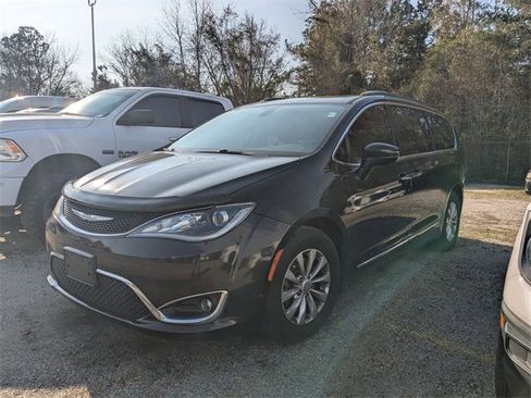 Used 2017 Chrysler Pacifica Touring-L image 5