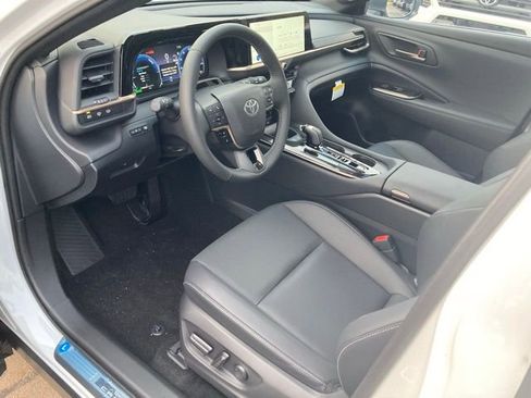 New 2025 Toyota Crown Signia image 16