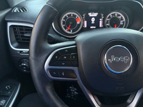 Used 2019 Jeep Cherokee Latitude Plus image 16