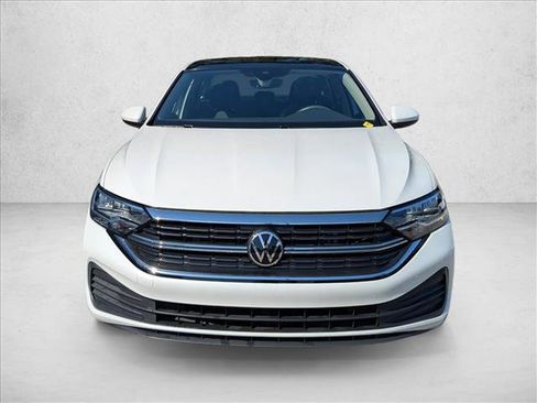 Used 2023 Volkswagen Jetta SE w/ Panoramic Sunroof Package image 5