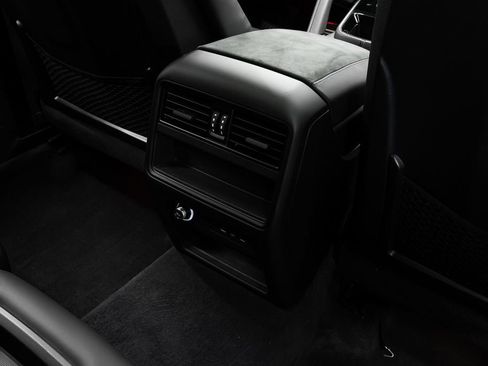 Used 2025 Porsche Cayenne GTS image 37