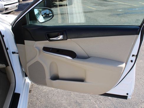 Used 2012 Toyota Camry XLE image 38