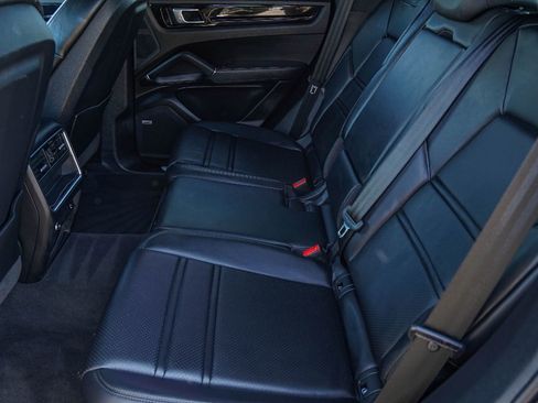 Used 2021 Porsche Cayenne image 30