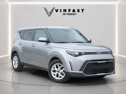 Used 2025 Kia Soul LX FWD image 4