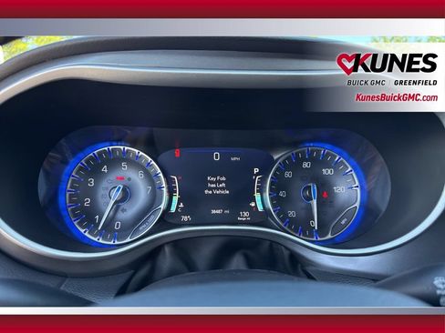 Used 2025 Chrysler Pacifica Select FWD image 19