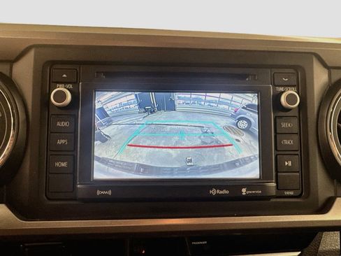 Used 2016 Toyota Tacoma SR5 w/ SR5 Appearance Package (SN) AWD/4WD image 11