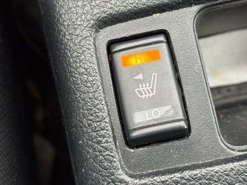 Used 2018 Nissan Rogue SV image 17