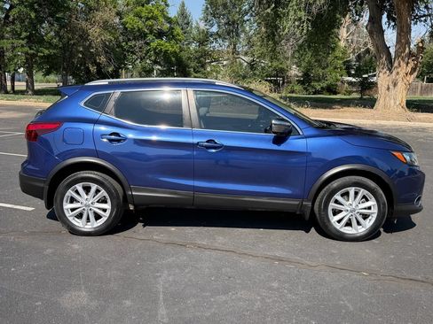 Used 2018 Nissan Rogue Sport SV w/ SV Technology Package AWD/4WD image 3