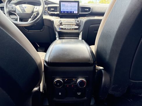 Used 2020 Ford Explorer Limited RWD image 3