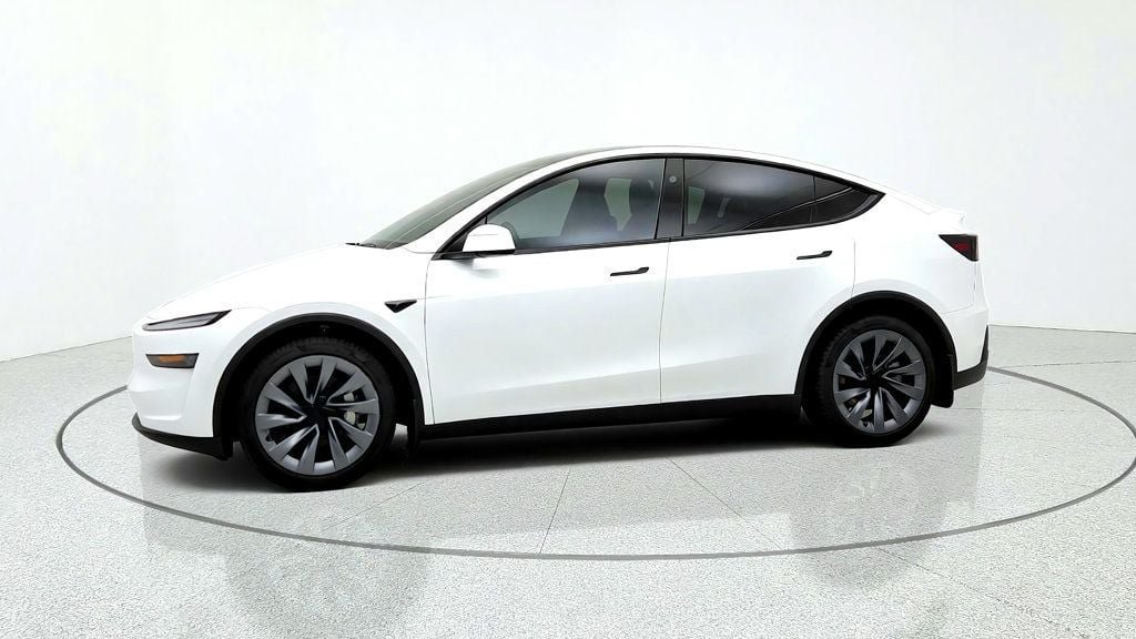 Used 2026 Tesla Model Y Long Range RWD image 8