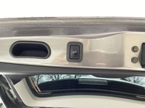 Used 2016 Toyota Highlander XLE image 11