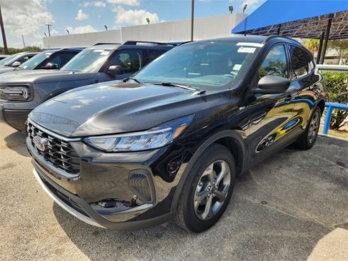 Used 2025 Ford Escape ST-Line image 3