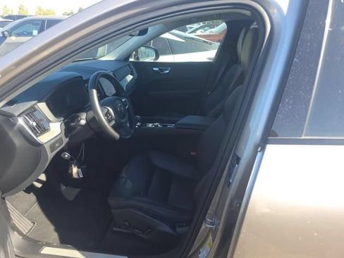 Used 2025 Volvo XC60 B5 Plus AWD/4WD image 4