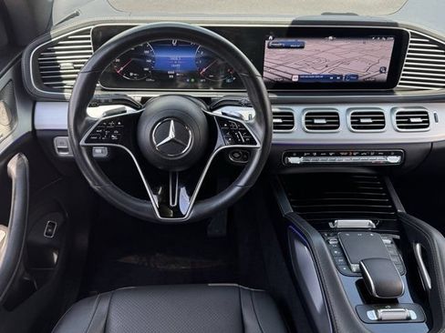 Used 2024 Mercedes-Benz GLS 450 4MATIC image 8
