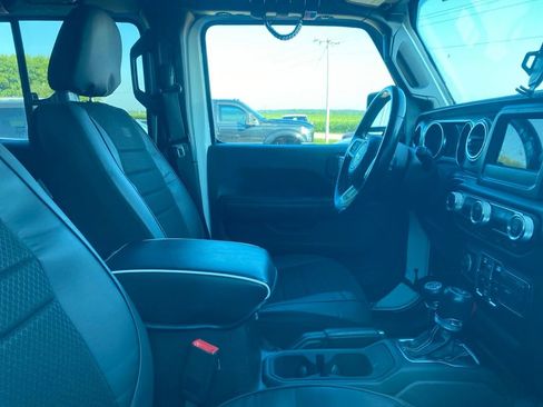 Used 2020 Jeep Wrangler Unlimited Sahara AWD/4WD image 7