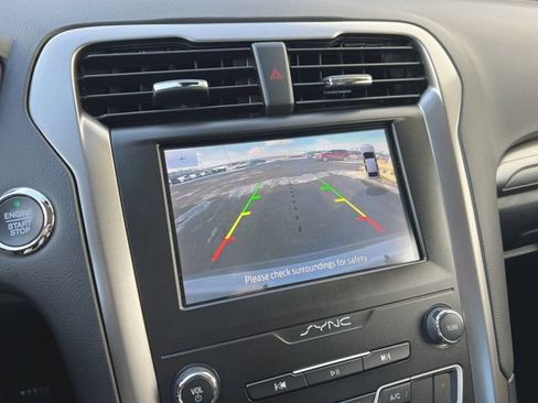 Used 2020 Ford Fusion SE image 29