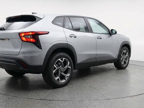 Used 2025 Chevrolet Trax LT FWD image 9