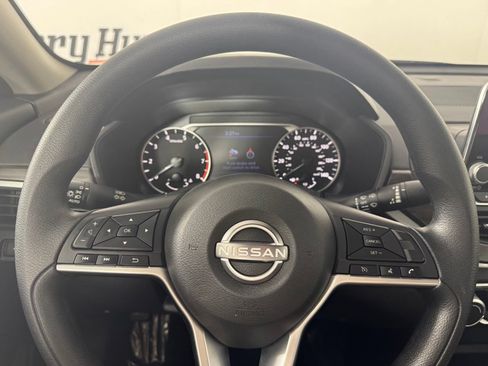 Used 2025 Nissan Altima 2.5 SV FWD image 12