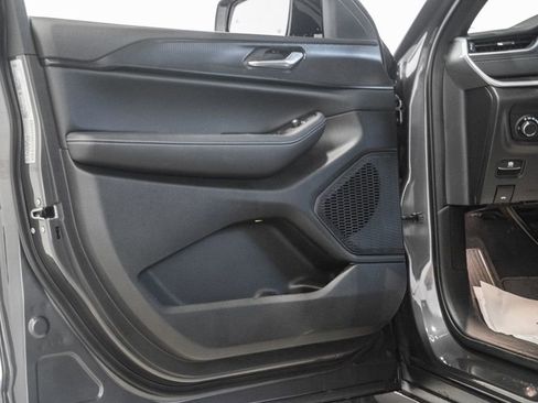 New 2025 Jeep Grand Cherokee Altitude image 35