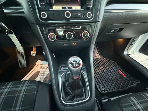 Used 2011 Volkswagen GTI 4-Door image 20