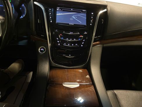 Used 2019 Cadillac Escalade Premium Luxury w/ Escalade Sport Edition image 37
