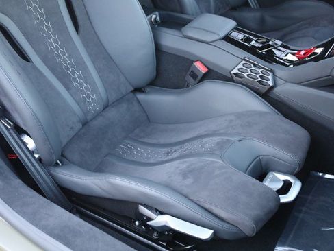 Used 2023 Lamborghini Huracan Tecnica RWD image 50
