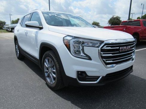 Certified 2024 GMC Terrain SLT FWD image 3