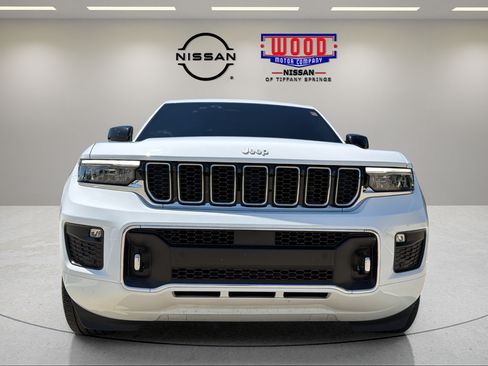 Used 2025 Jeep Grand Cherokee Overland w/ Luxury Tech Group IV AWD/4WD image 6