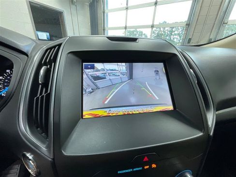 Used 2020 Ford Edge SE FWD image 18